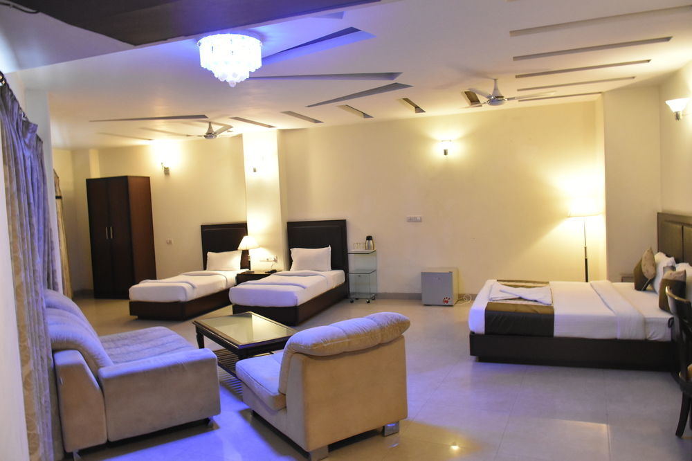 Hotel Alpine Tree New Delhi Exterior photo