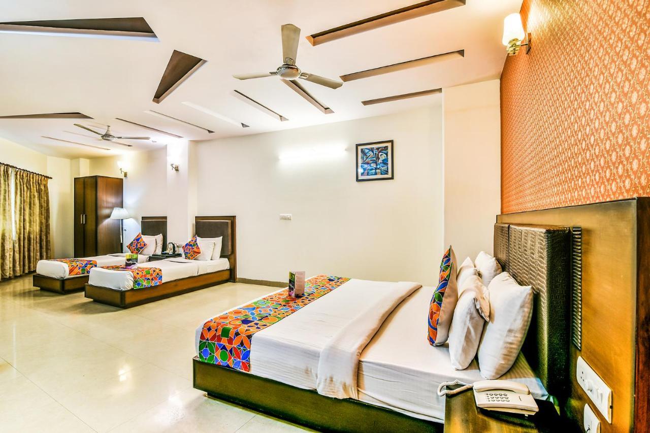 Hotel Alpine Tree New Delhi Exterior photo
