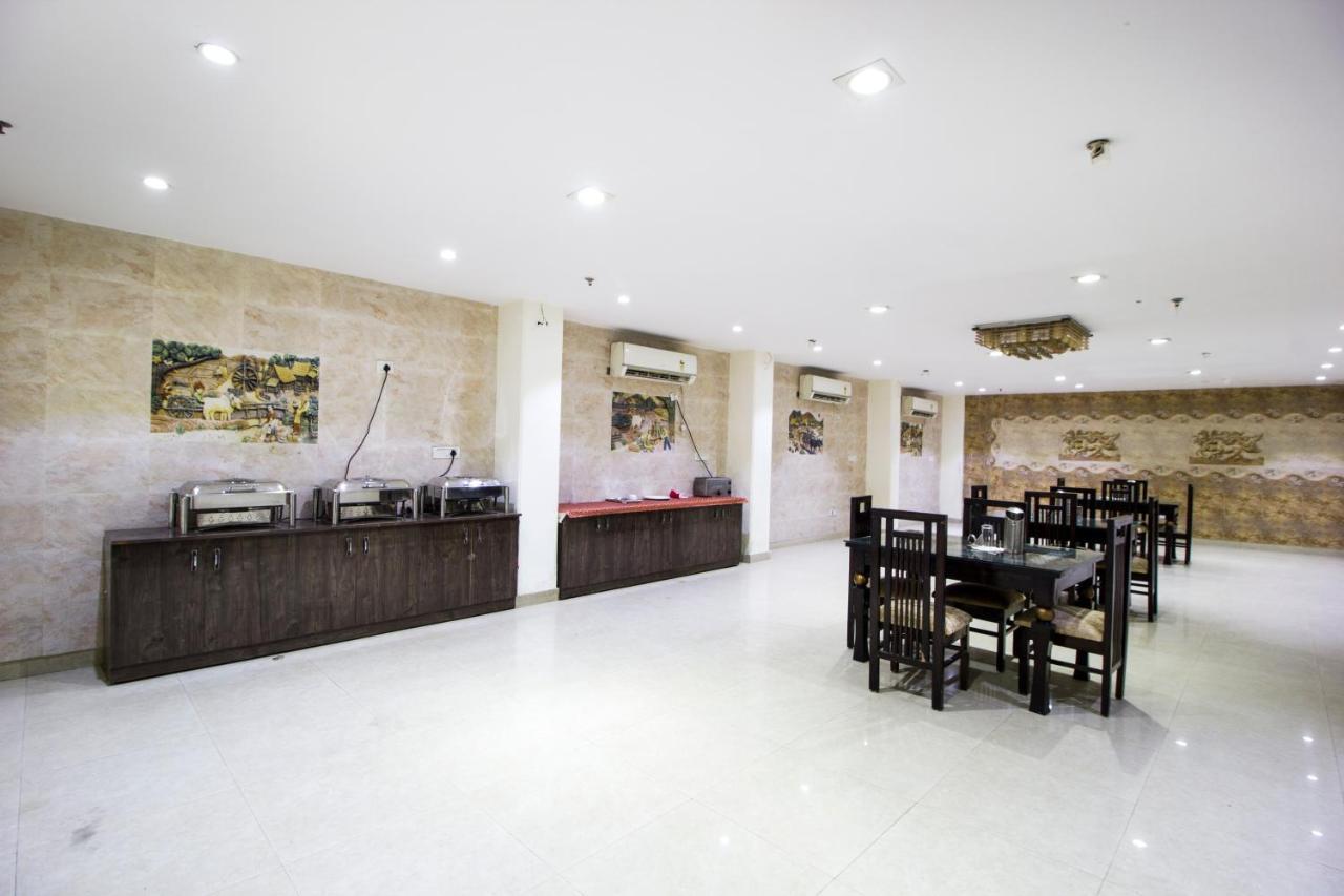Hotel Alpine Tree New Delhi Exterior photo